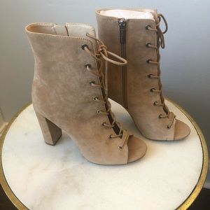 NWT BCBGeneration heels
